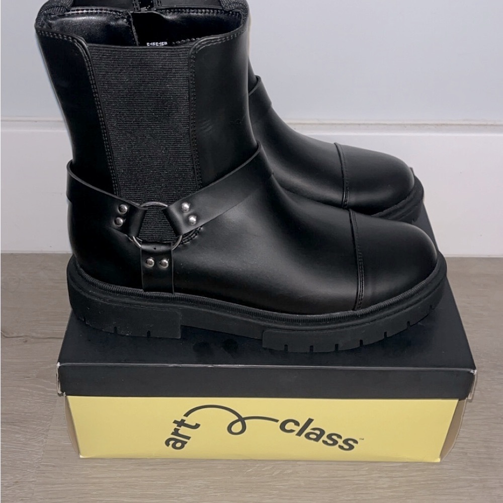 New w/box Black Crosby Boots by Art Class
